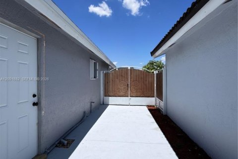 Propiedad comercial en alquiler en Miami, Florida № 2065716 - foto 13