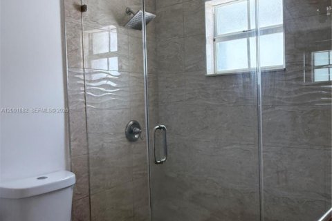 Propiedad comercial en alquiler en Miami, Florida № 2065716 - foto 9