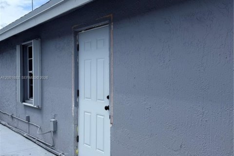 Propiedad comercial en alquiler en Miami, Florida № 2065716 - foto 2