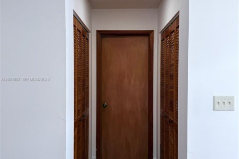 Propiedad comercial en alquiler en Miami, Florida № 2065716 - foto 6