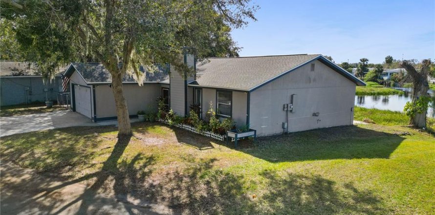 Casa en Lakeland, Florida 3 dormitorios, 158.21 m2 № 1567372