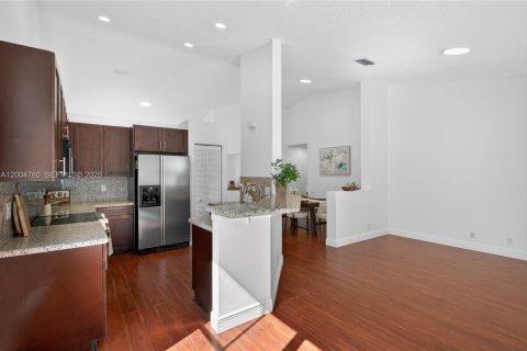 Villa ou maison à louer à Weston, Floride: 3 chambres, 137.31 m2 № 2071178 - photo 11