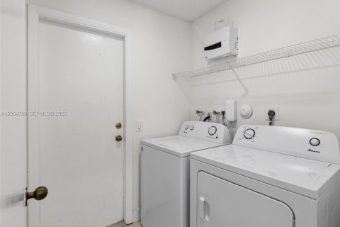 Villa ou maison à louer à Weston, Floride: 3 chambres, 137.31 m2 № 2071178 - photo 25