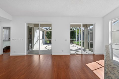 Villa ou maison à louer à Weston, Floride: 3 chambres, 137.31 m2 № 2071178 - photo 24
