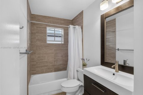 Villa ou maison à louer à Weston, Floride: 3 chambres, 137.31 m2 № 2071178 - photo 21