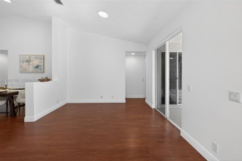 Villa ou maison à louer à Weston, Floride: 3 chambres, 137.31 m2 № 2071178 - photo 10
