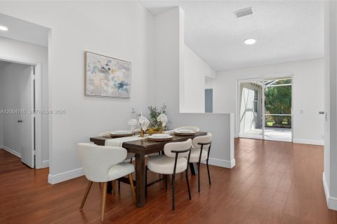 Villa ou maison à louer à Weston, Floride: 3 chambres, 137.31 m2 № 2071178 - photo 7