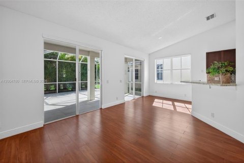 Villa ou maison à louer à Weston, Floride: 3 chambres, 137.31 m2 № 2071178 - photo 14