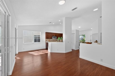 Villa ou maison à louer à Weston, Floride: 3 chambres, 137.31 m2 № 2071178 - photo 9