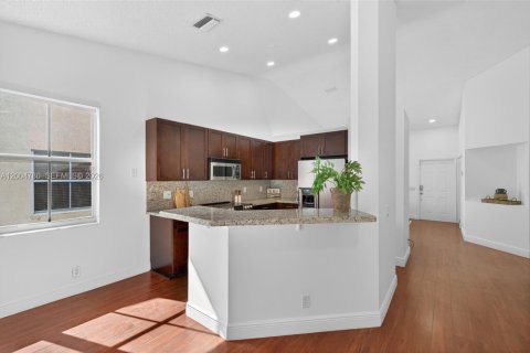 Villa ou maison à louer à Weston, Floride: 3 chambres, 137.31 m2 № 2071178 - photo 13