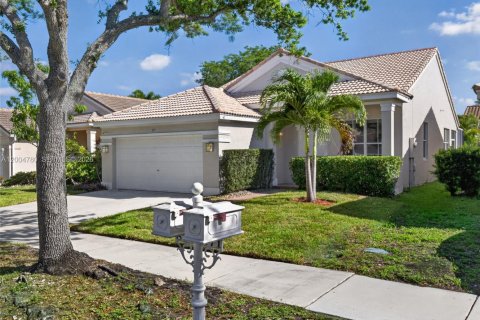 Villa ou maison à louer à Weston, Floride: 3 chambres, 137.31 m2 № 2071178 - photo 2