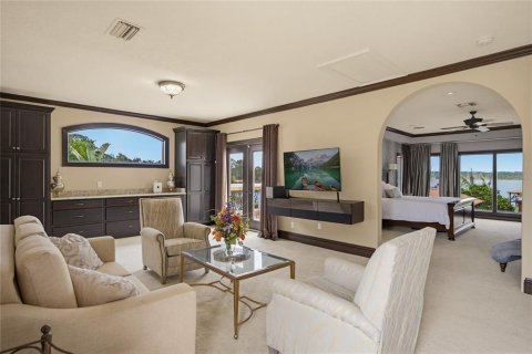 House in Orlando, Florida 10 bedrooms, 940.08 sq.m. № 2111312 - photo 18