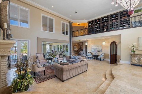 House in Orlando, Florida 10 bedrooms, 940.08 sq.m. № 2111312 - photo 9