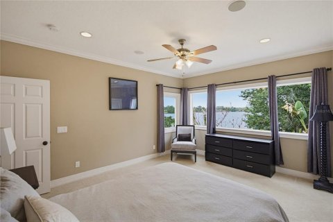 House in Orlando, Florida 10 bedrooms, 940.08 sq.m. № 2111312 - photo 25
