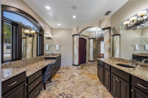 House in Orlando, Florida 10 bedrooms, 940.08 sq.m. № 2111312 - photo 20