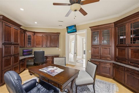 House in Orlando, Florida 10 bedrooms, 940.08 sq.m. № 2111312 - photo 24
