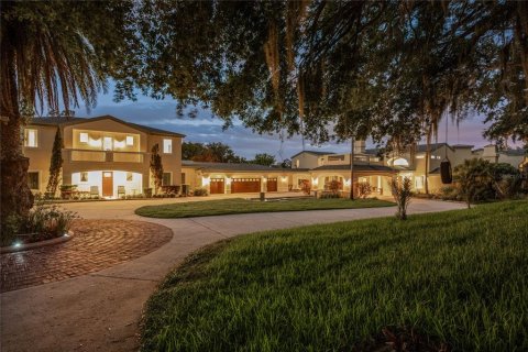 Casa en Orlando, Florida 10 dormitorios, 940.08 m2 № 2111312