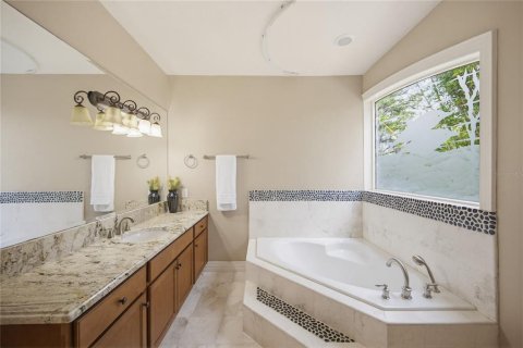 House in Orlando, Florida 10 bedrooms, 940.08 sq.m. № 2111312 - photo 30