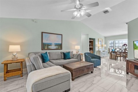 House in Punta Gorda, Florida 3 bedrooms, 143.26 sq.m. № 1632426 - photo 7