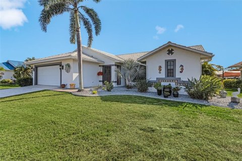 House in Punta Gorda, Florida 3 bedrooms, 143.26 sq.m. № 1632426 - photo 3