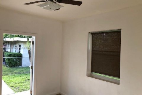 Apartment in Miami, Florida 1 bedroom, 46.45 sq.m. № 2170982 - photo 2