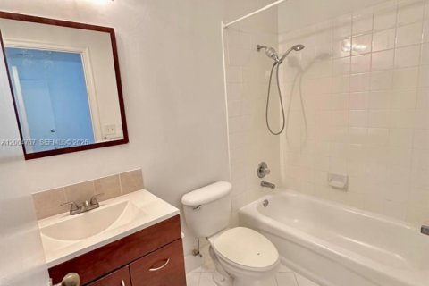 Townhouse in Weston, Florida 2 bedrooms, 120.22 sq.m. № 2068656 - photo 26