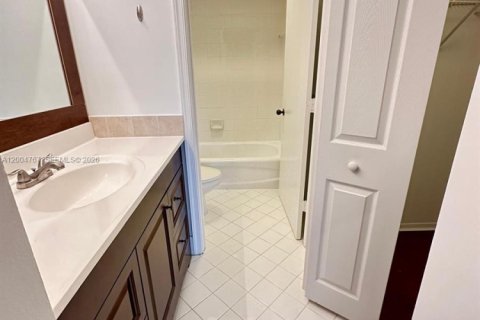 Townhouse in Weston, Florida 2 bedrooms, 120.22 sq.m. № 2068656 - photo 25