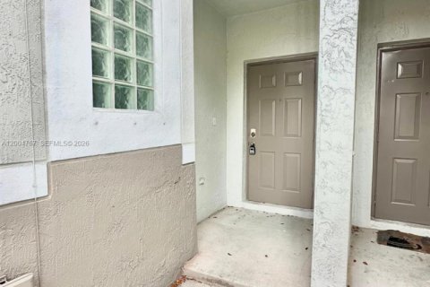Townhouse in Weston, Florida 2 bedrooms, 120.22 sq.m. № 2068656 - photo 6