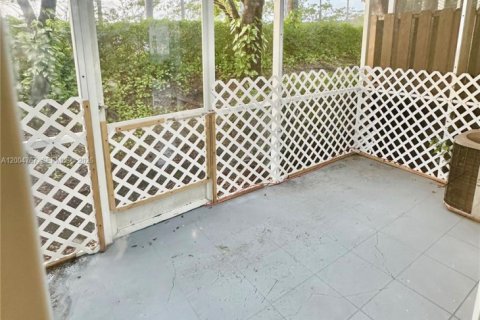 Townhouse in Weston, Florida 2 bedrooms, 120.22 sq.m. № 2068656 - photo 8