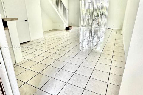 Townhouse in Weston, Florida 2 bedrooms, 120.22 sq.m. № 2068656 - photo 11