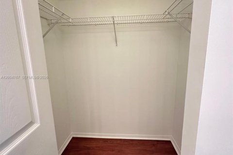 Townhouse in Weston, Florida 2 bedrooms, 120.22 sq.m. № 2068656 - photo 27