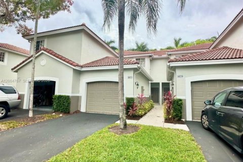 Townhouse in Weston, Florida 2 bedrooms, 120.22 sq.m. № 2068656 - photo 3