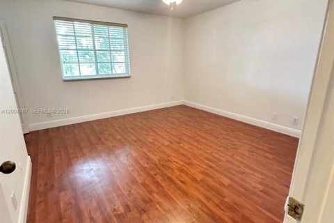 Townhouse in Weston, Florida 2 bedrooms, 120.22 sq.m. № 2068656 - photo 28