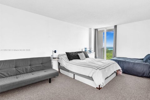 Condo in Sunny Isles Beach, Florida, 2 bedrooms  № 1871993 - photo 14