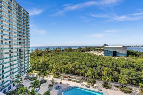 Condo in Sunny Isles Beach, Florida, 2 bedrooms  № 1871993 - photo 19