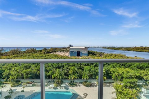 Condo in Sunny Isles Beach, Florida, 2 bedrooms  № 1871993 - photo 1