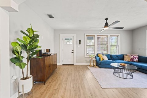 House in Tampa, Florida 2 bedrooms, 97.55 sq.m. № 1683071 - photo 9