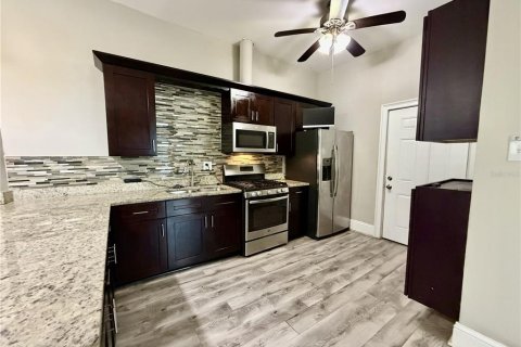 Villa ou maison à louer à Tampa, Floride: 3 chambres, 77.67 m2 № 2408308 - photo 5