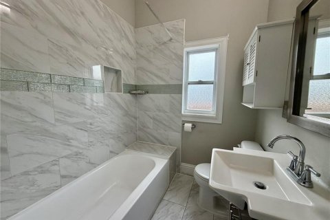 Villa ou maison à louer à Tampa, Floride: 3 chambres, 77.67 m2 № 2408308 - photo 13