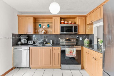 House in Miami, Florida 3 bedrooms, 119.1 sq.m. № 2040138 - photo 10