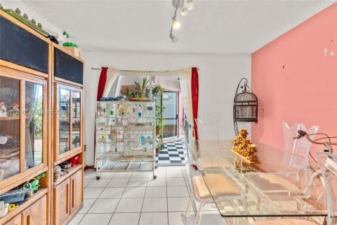 House in Miami, Florida 3 bedrooms, 119.1 sq.m. № 2040138 - photo 12