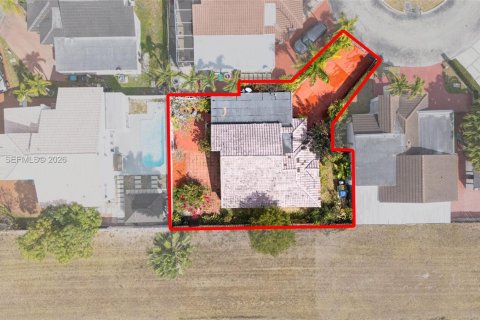 House in Miami, Florida 3 bedrooms, 119.1 sq.m. № 2040138 - photo 3