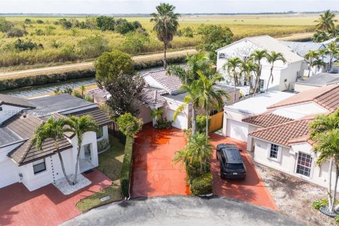 House in Miami, Florida 3 bedrooms, 119.1 sq.m. № 2040138 - photo 24