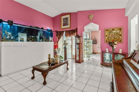House in Miami, Florida 3 bedrooms, 119.1 sq.m. № 2040138 - photo 5