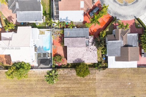 House in Miami, Florida 3 bedrooms, 119.1 sq.m. № 2040138 - photo 29