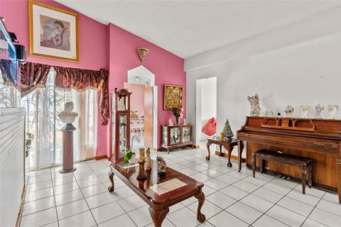 House in Miami, Florida 3 bedrooms, 119.1 sq.m. № 2040138 - photo 8
