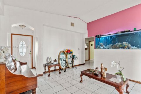 House in Miami, Florida 3 bedrooms, 119.1 sq.m. № 2040138 - photo 7