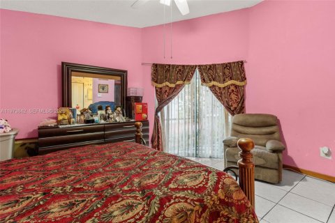 House in Miami, Florida 3 bedrooms, 119.1 sq.m. № 2040138 - photo 19