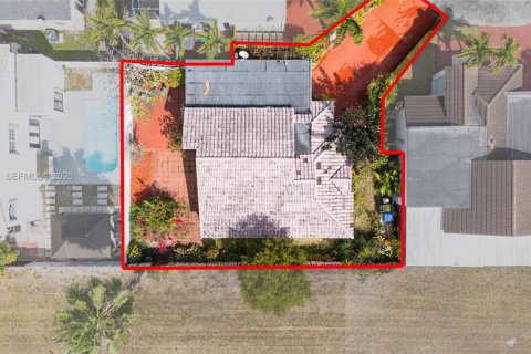 House in Miami, Florida 3 bedrooms, 119.1 sq.m. № 2040138 - photo 4