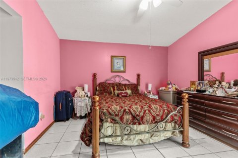 House in Miami, Florida 3 bedrooms, 119.1 sq.m. № 2040138 - photo 16